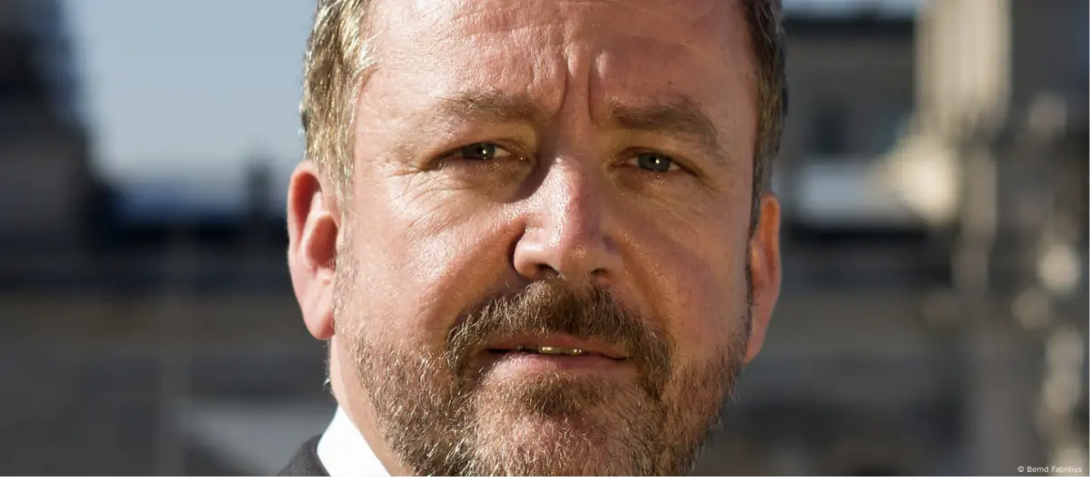 法布里蒂乌斯指出,红色通缉令本是一种用于在全球范围内打击刑事犯罪的国际通缉机制